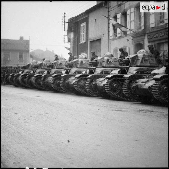 Plan général des Renault R35 du bataillon de chars de combat alignés sur la place Alexandre Monpeurt de Magny lors de la prise d'armes.