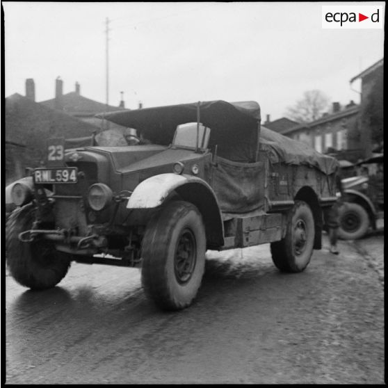 En Moselle, plan moyen d'un camion Morris de la BEF.