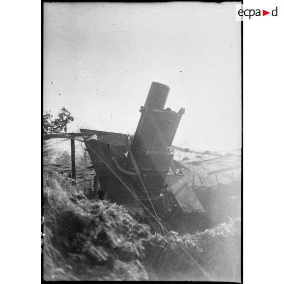 Plan général de trois quarts avant d'un mortier de 280 mm Schneider dans le secteur de la 4e armée.