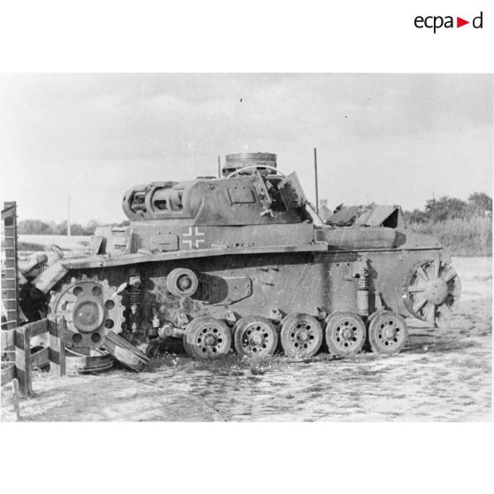 Plan général de profil d'un char allemand Pz-III détruit à Ambresin.