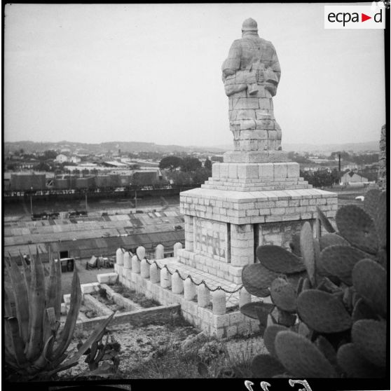 Plan général de dos du monument aux morts d'Antibes.