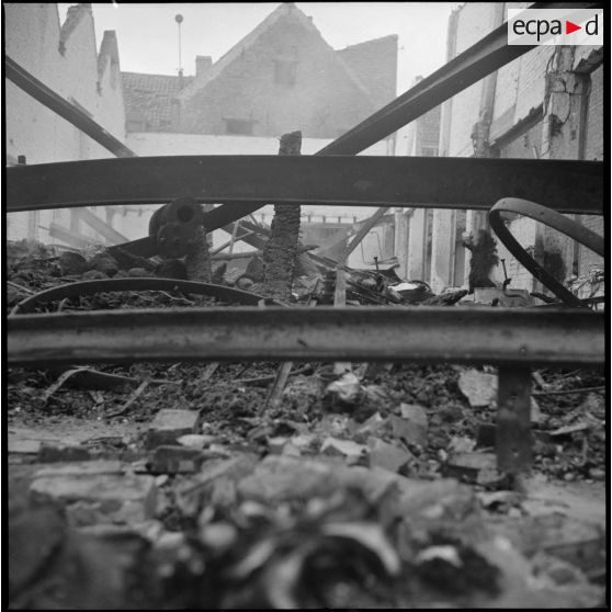 Une rue en ruine dans le secteur de la 7e armée.