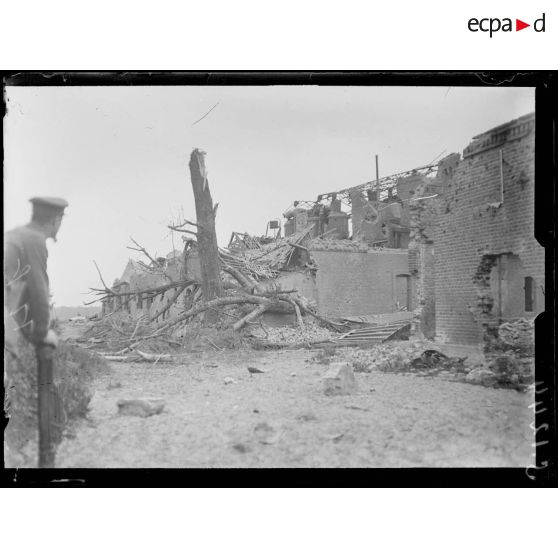 Les ruines de la sucrerie de Fontaine-lès-Cappy. [légende d'origine]