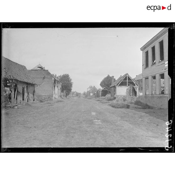 Bouchoir (Somme). Rue principale du village. [légende d'origine]