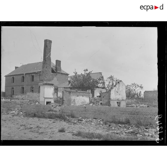 Bouchoir (Somme). Maisons en ruines. [légende d'origine]