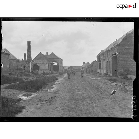 Bouchoir (Somme). Ruines dans le village. [légende d'origine]