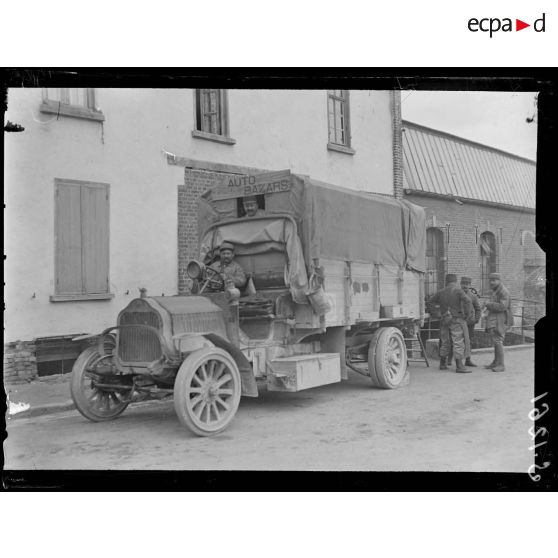 Auto-bazar de la VIe armée à Boves (Somme). [légende d'origine]