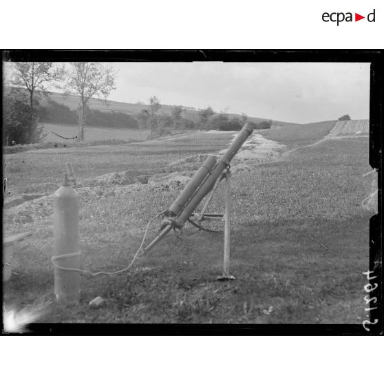 Champ de tir de Sains (Somme). Canon pneumatique. [légende d'origine]