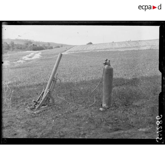 Champ de tir de Sains (Somme). Canon pneumatique. [légende d'origine]