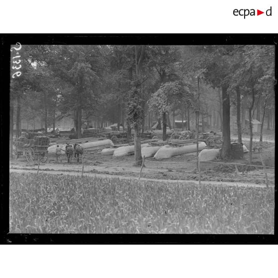 Au Bois l'Abbé, ouest de Villers-Bretonneux (Somme). Campement de pontonniers. [légende d'origine]