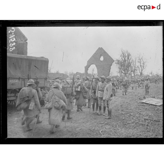 Le général Fayolle à Dompierre, dans la Somme. [légende d'origine]