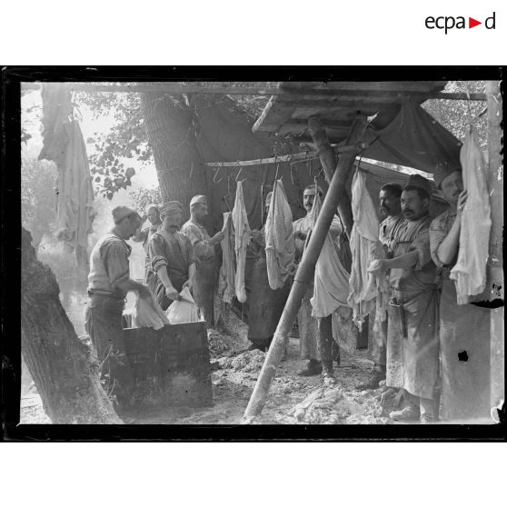 La Neuville-Sire-Bernard (Somme). Boucherie militaire. [légende d'origine]