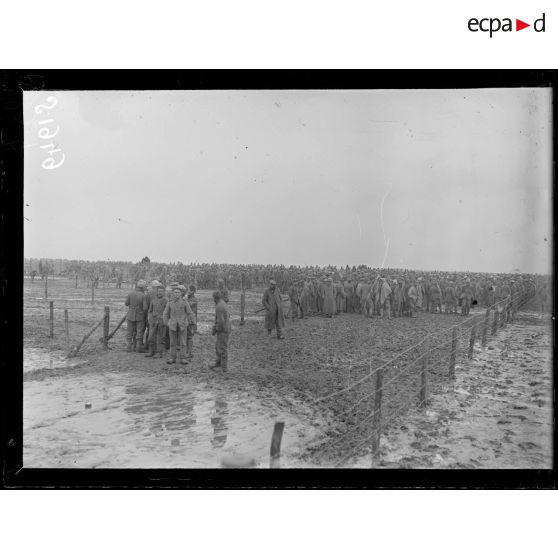 Etinehem (Somme). Le camp des prisonniers. [légende d'origine]