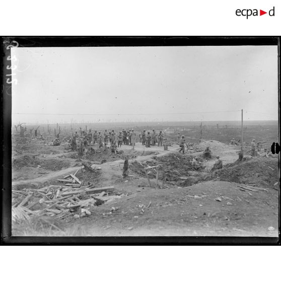 Guillemont (Somme). Soldats au repos dans la région conquise. [légende d'origine]