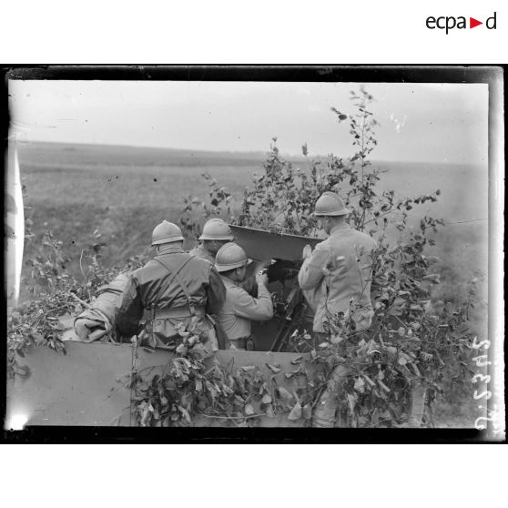 Près Sains (Somme). Auto mitrailleuses. [légende d'origine]