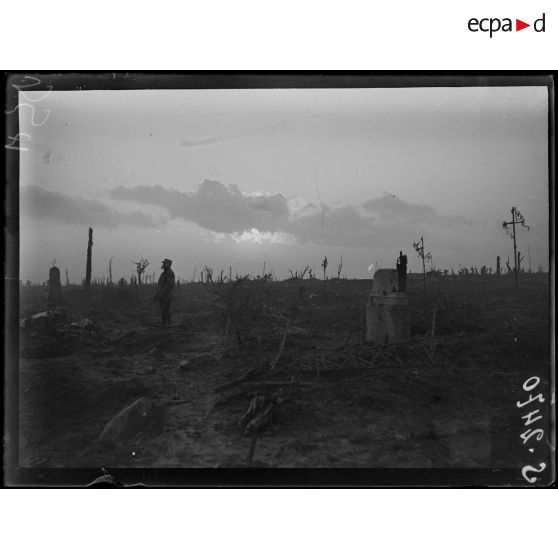 Maurepas (Somme). Un coin du cimetière. [légende d'origine]