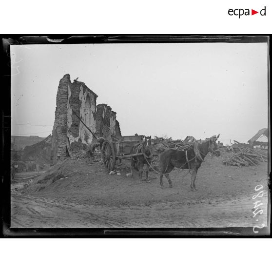 Combles (Somme). Les ruines de l'église. [légende d'origine]