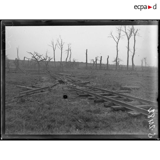 Combles (Somme). La voie ferrée près la gare. [légende d'origine]