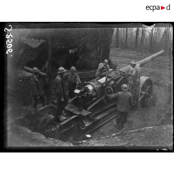 Bois de Méréaucourt (Somme). Pièce de marine de 138,6 au chargement. [légende d'origine]