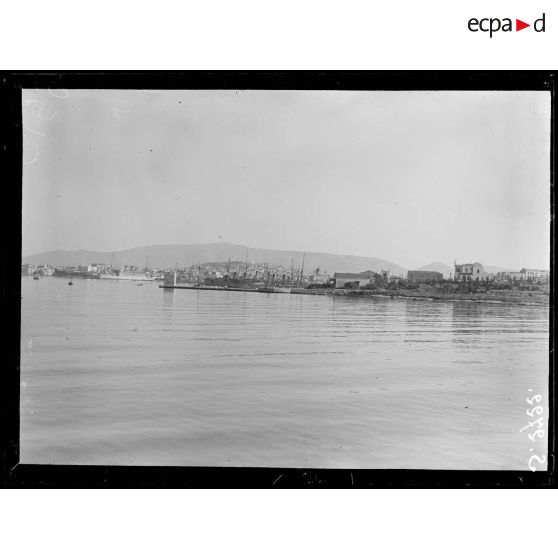 Le port du Pirée pendant le blocus. [légende d'origine]