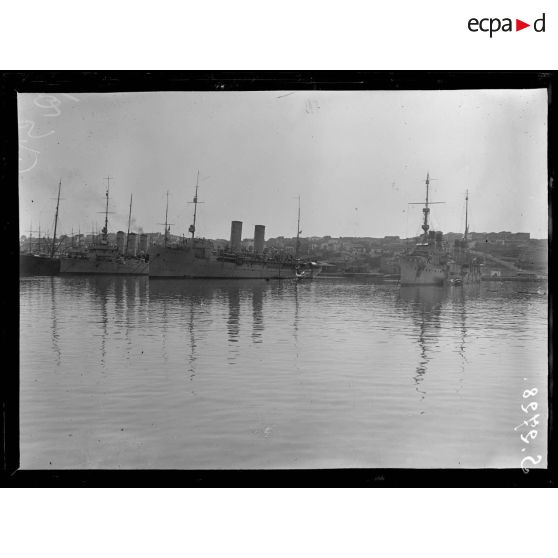 Le port du Pirée pendant le blocus. [légende d'origine]