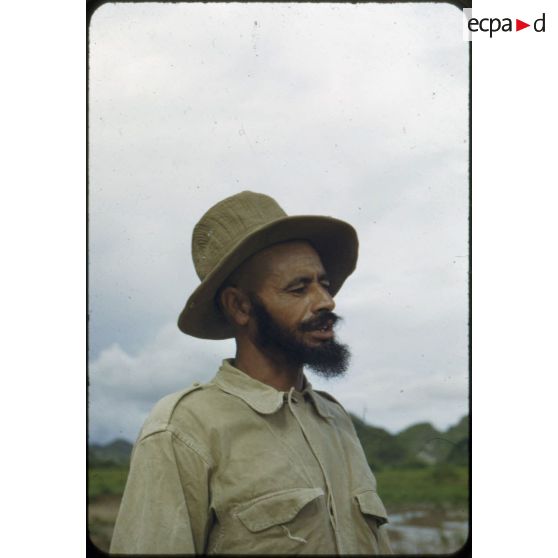 Portrait d'un tirailleur nord-africain au Tonkin.