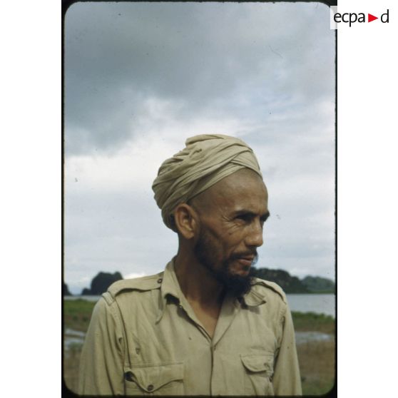 Portrait d'un tirailleur nord-africain au Tonkin.