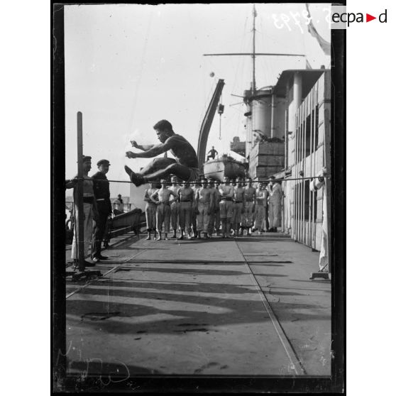 Courfou. A bord du Waldeck-Rousseau. Séance d'exercices physiques. [légende d'origine]