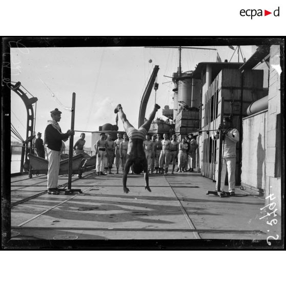 Courfou. A bord du Waldeck-Rousseau. Séance d'exercices physiques. [légende d'origine]