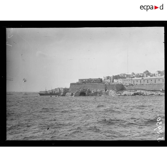 Malte. Le port pris du croiseur auxiliaire français Liamone. [légende d'origine]