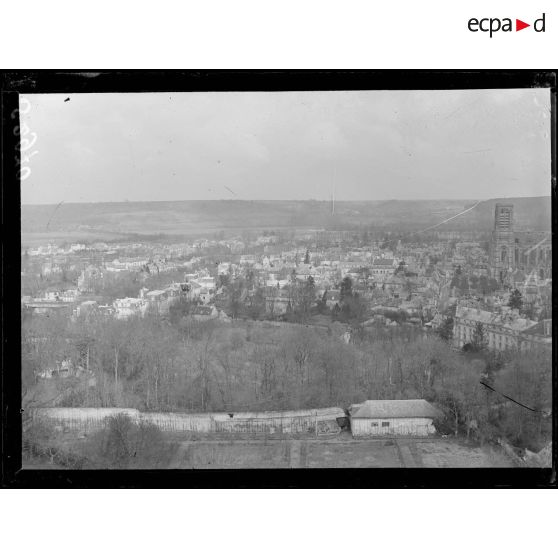 Soissons (Aisne). Panorama pris de Saint-Jean-des-Vignes. [légende d'origine]