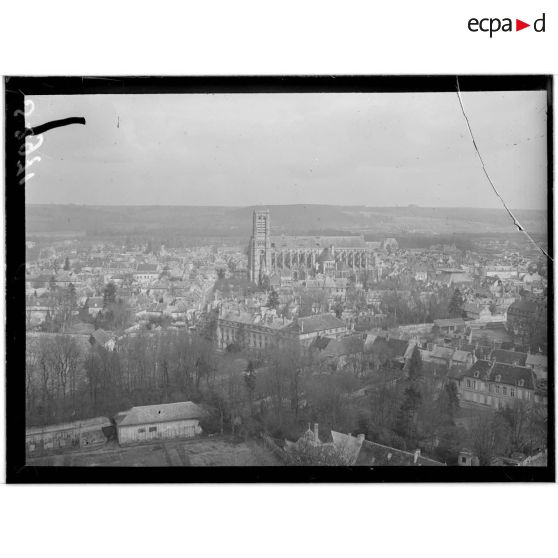 Soissons (Aisne). Panorama pris de Saint-Jean-des-Vignes. [légende d'origine]