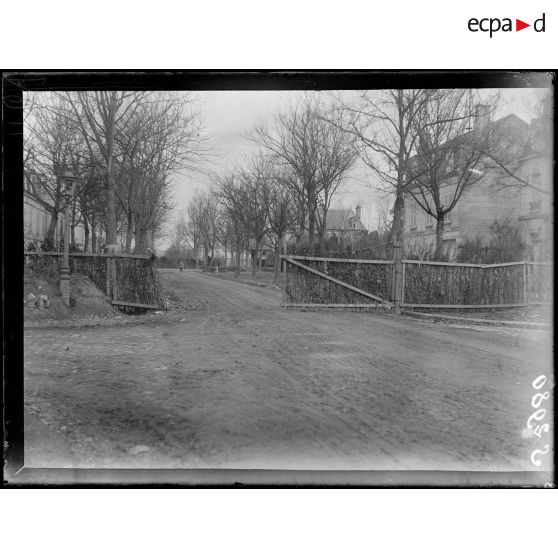 Soissons (Aisne). Boulevard Jeanne d'Arc, ancien barrage. [légende d'origine]