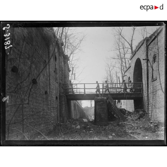 Fort de Condé (Aisne). Les fossés. [légende d'origine]