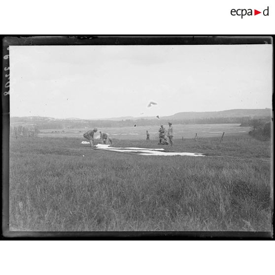 Soupir (Aisne). Exercices de signaux pour avions de repérage. [légende d'origine]