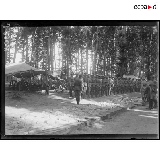 Camp américain de Dommiers (Aisne). Revue du détachement de Californie. [légende d'origine]