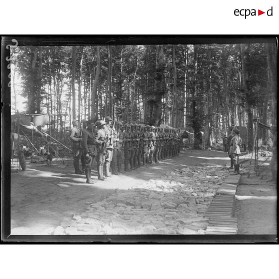 Camp américain de Dommiers (Aisne). Revue du détachement de Californie. [légende d'origine]