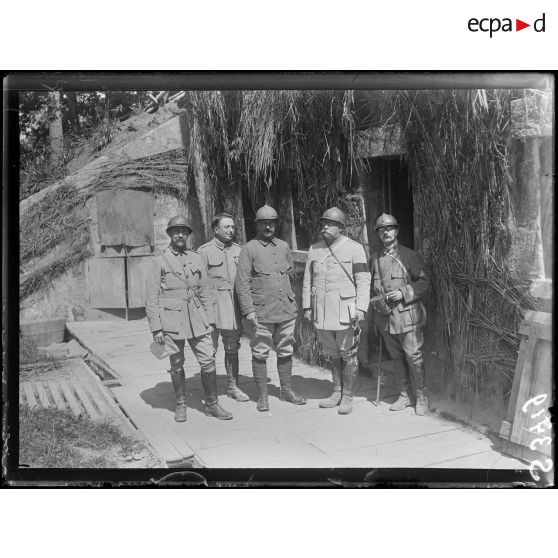 Oulches (Aisne). PC du Moulin Rouge. Le général Lancrenon, commandant la 17e division, le colonel Riaucourt, commandant la 33e brigade. [légende d'origine]