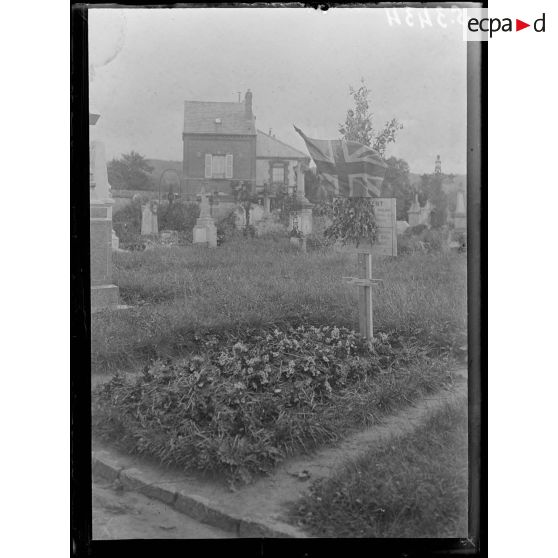 Villers-Cotterêts (Aisne). Tombes d'officiers anglais. [légende d'origine]