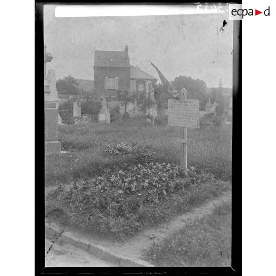 Villers-Cotterêts (Aisne). Tombes d'officiers anglais. [légende d'origine]