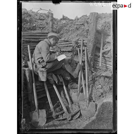 Région de la ferme d'Hurtebise (Aisne). Dans la tranchée du sud, la lettre. [légende d'origine]