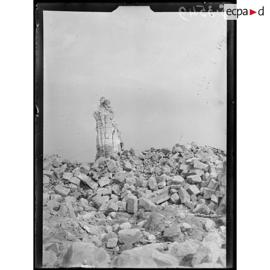 Neuville-sur-Margival (Aisne). Ruines de l'église. [légende d'origine]