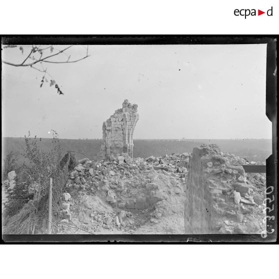 Neuville-sur-Margival (Aisne). Ruines de l'église. [légende d'origine]