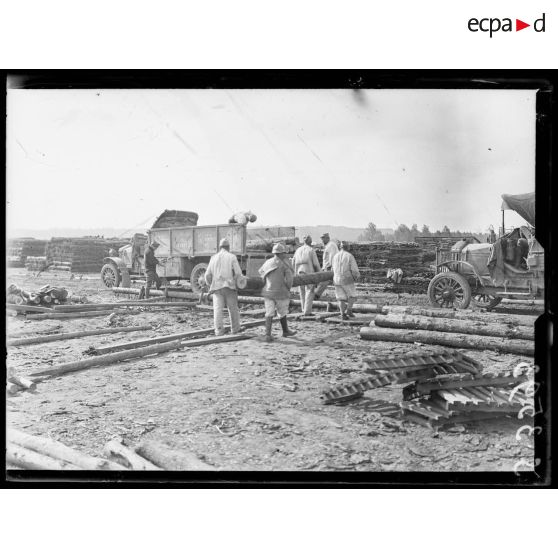 Bazoches (Aisne). ; Bazoches (Aisne). Dépôt de matériel du génie à la gare. [légende d'origine]