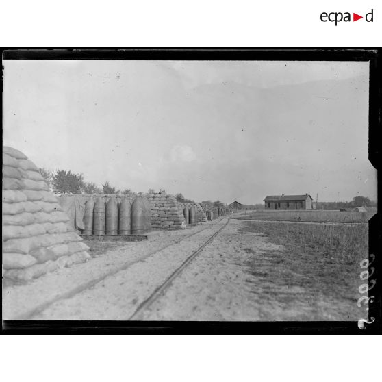 Mercin (Aisne). Le dépôt de munitions de grosse artillerie. [légende d'origine]