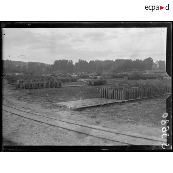 Sainte-Marguerite (Aisne). Dépôt de munitions d'artillerie lourde. [légende d'origine]