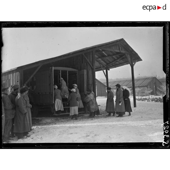 Villers-Cotterêts (Aisne). Scottish Women's Hospital. Arrivée de blessés. [légende d'origine]