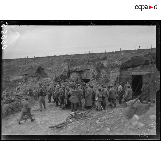 Carrières de Fruty (Aisne). Départ d'une corvée. [légende d'origine]