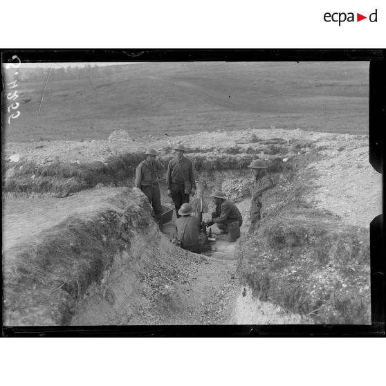 Serches (Aisne). Batterie de crapouillots américains. Le pointage. [légende d'origine]