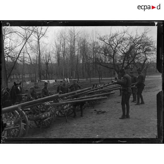 Serches (Aisne). Troupes américaines. Le parc des crapouillots. [légende d'origine]